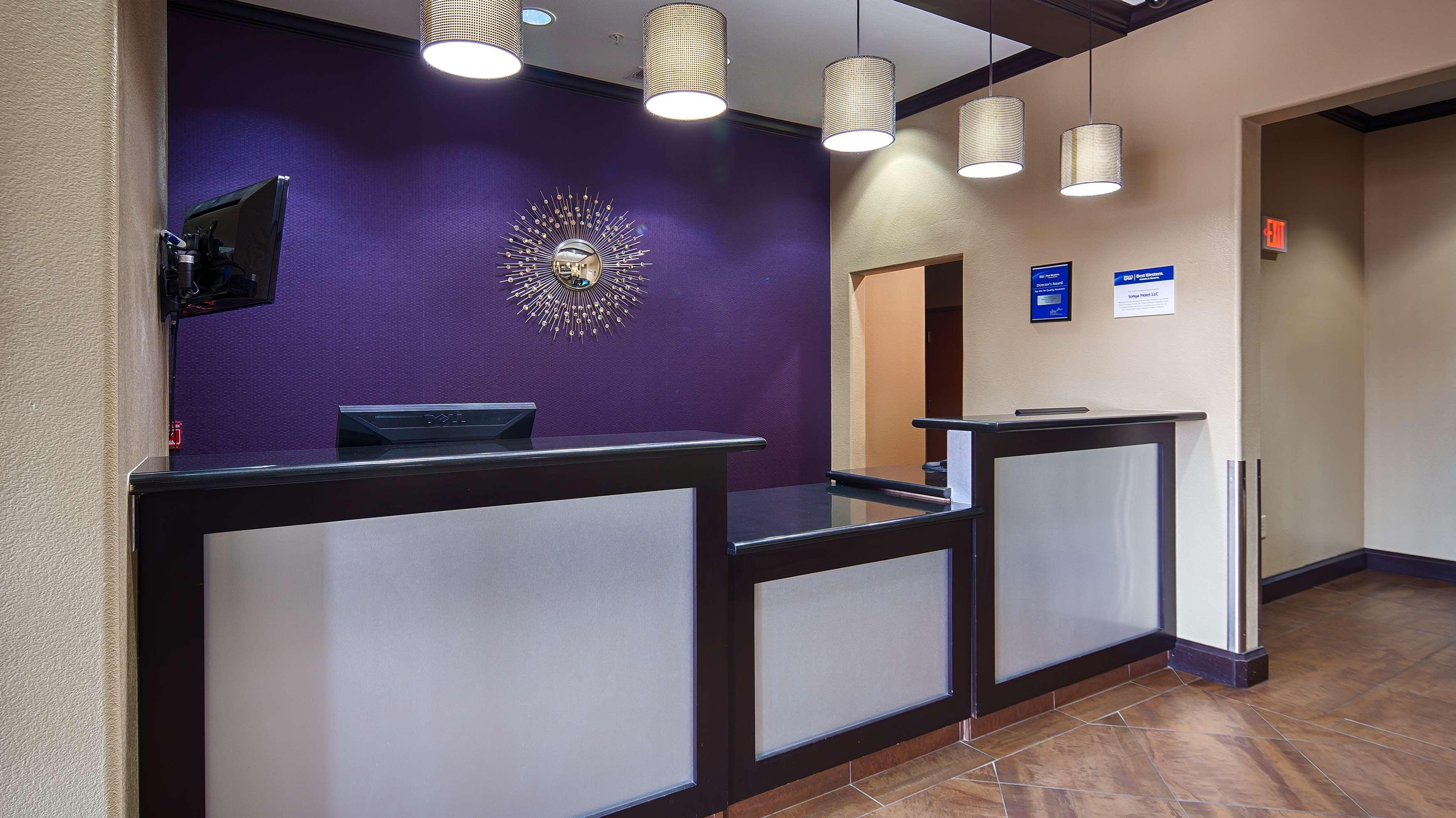 Best Western Giddings Inn & Suites Exterior photo