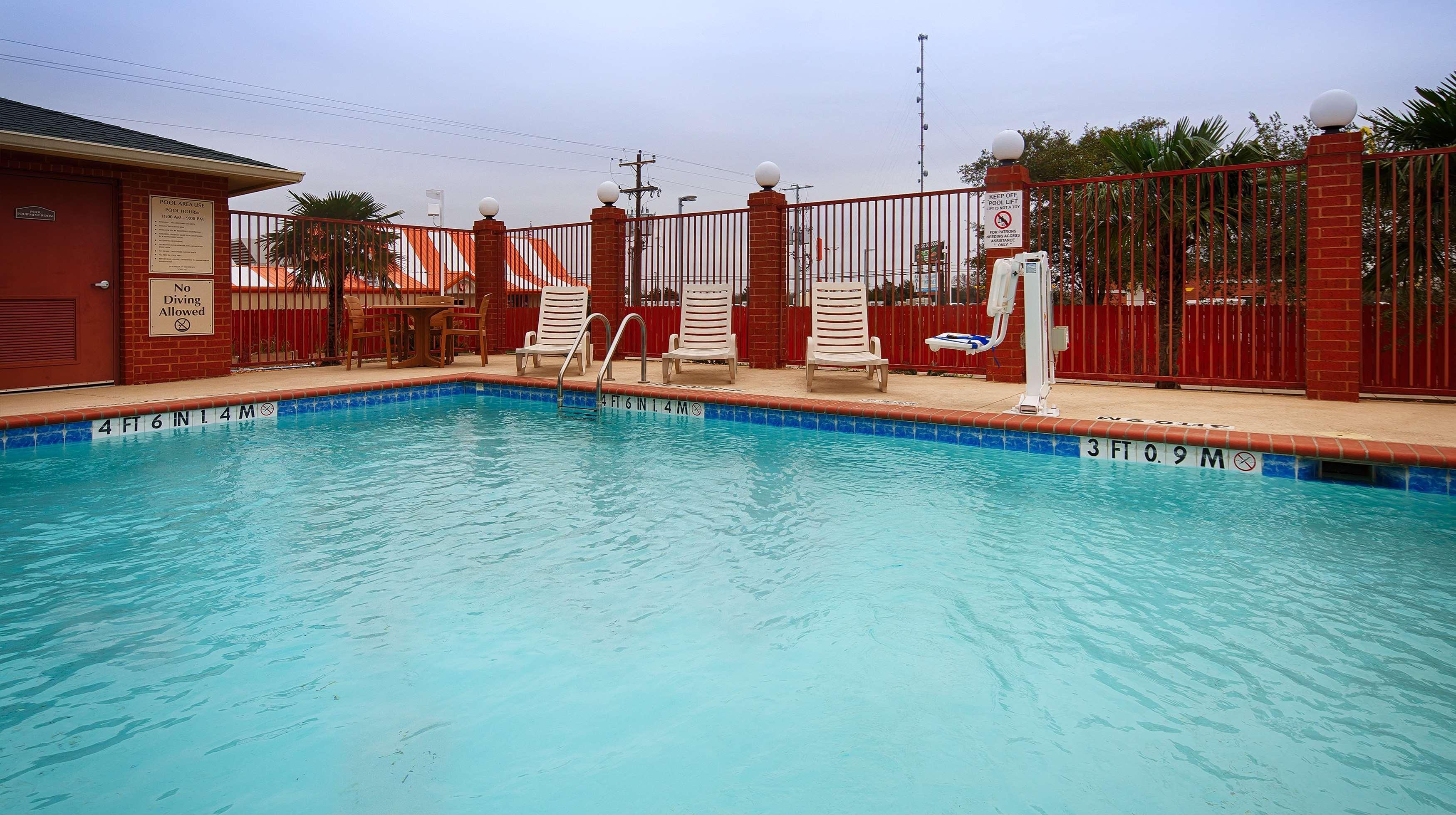 Best Western Giddings Inn & Suites Exterior photo