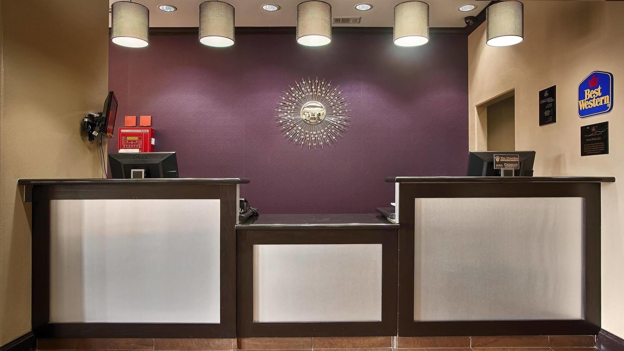 Best Western Giddings Inn & Suites Exterior photo